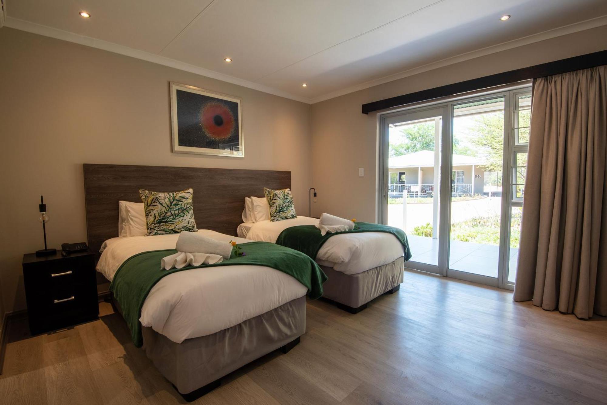 Arebbusch Travel Lodge Windhoek Dış mekan fotoğraf
