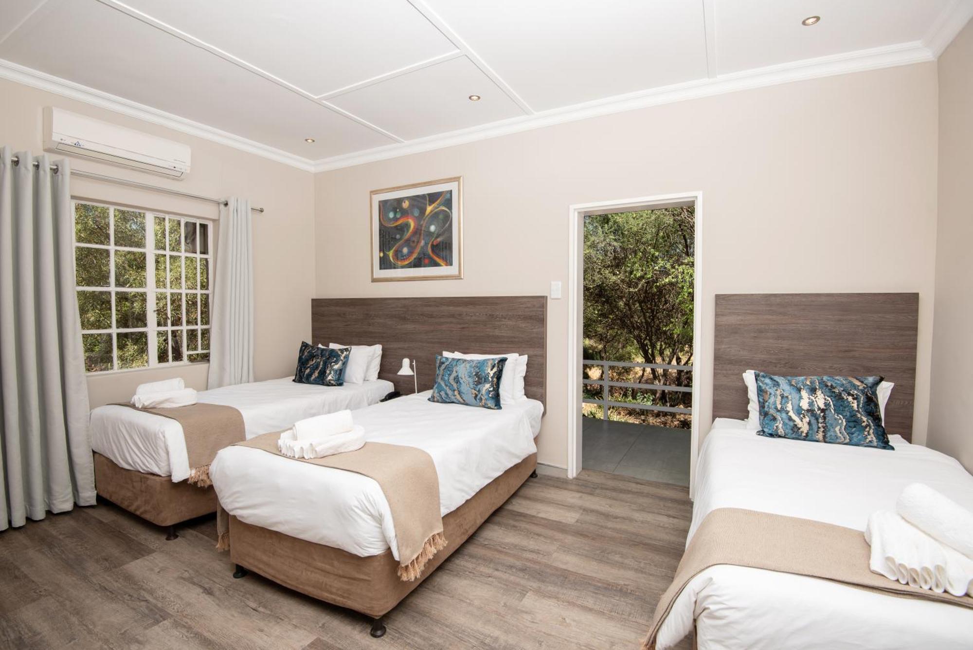 Arebbusch Travel Lodge Windhoek Dış mekan fotoğraf
