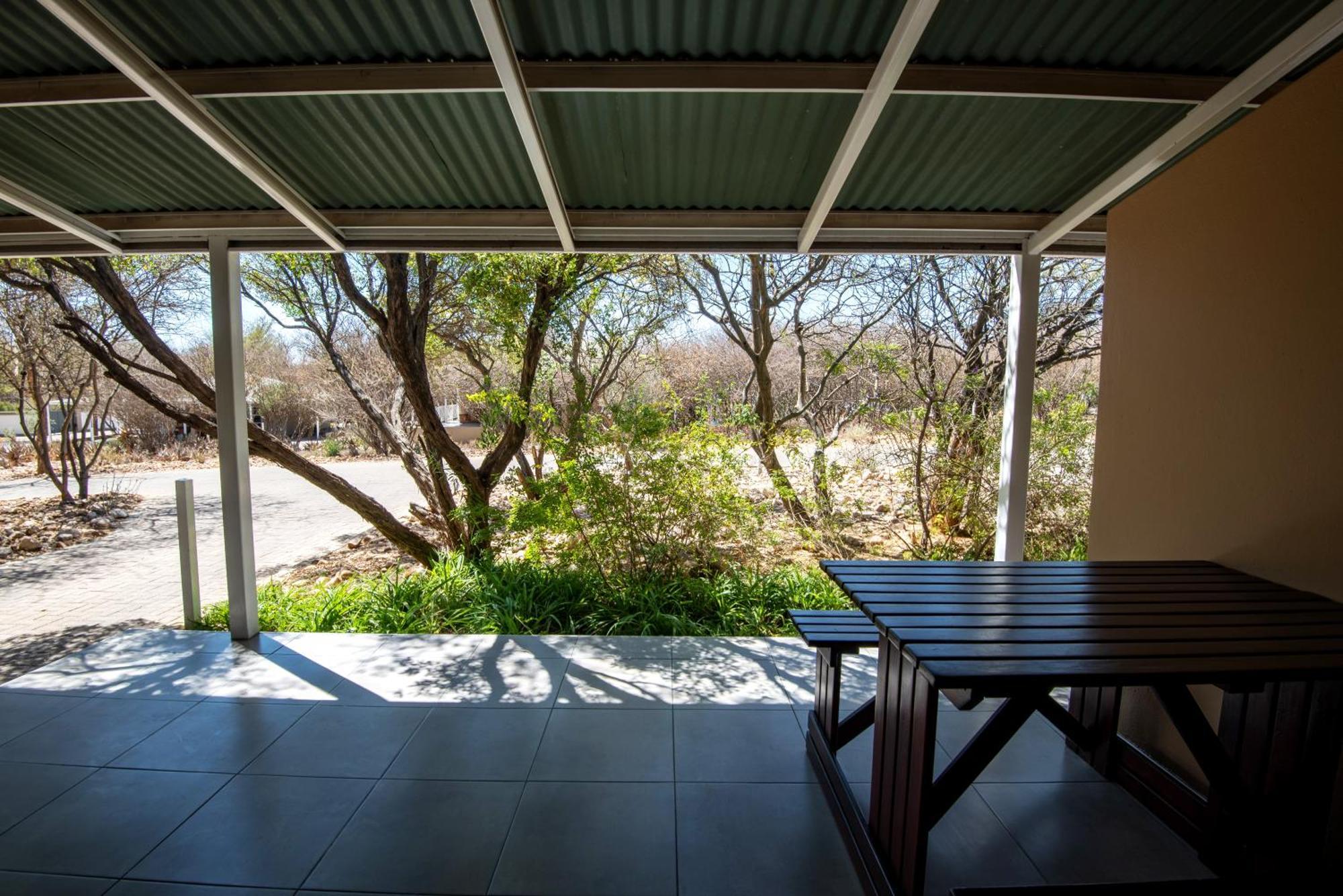 Arebbusch Travel Lodge Windhoek Dış mekan fotoğraf
