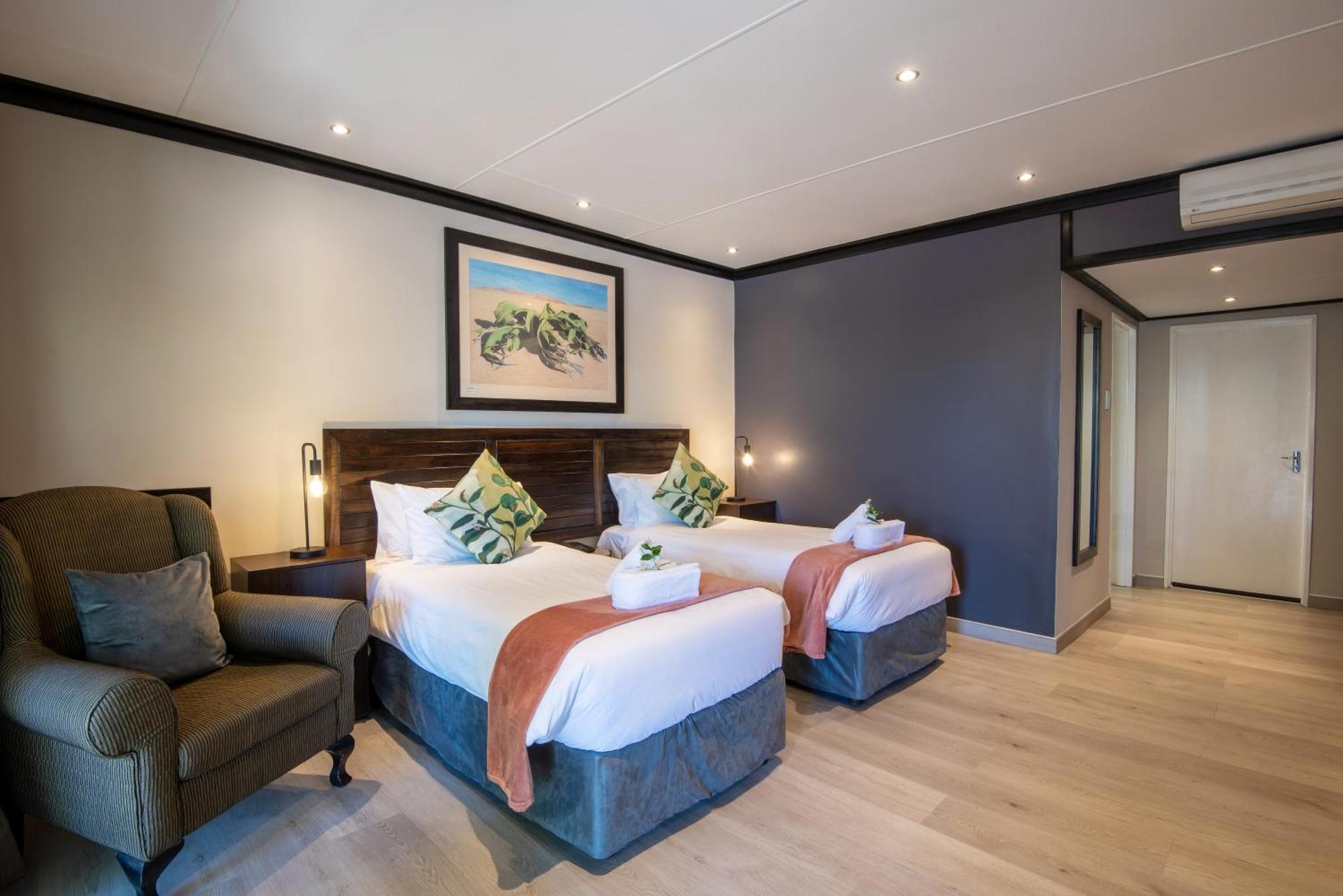 Arebbusch Travel Lodge Windhoek Dış mekan fotoğraf