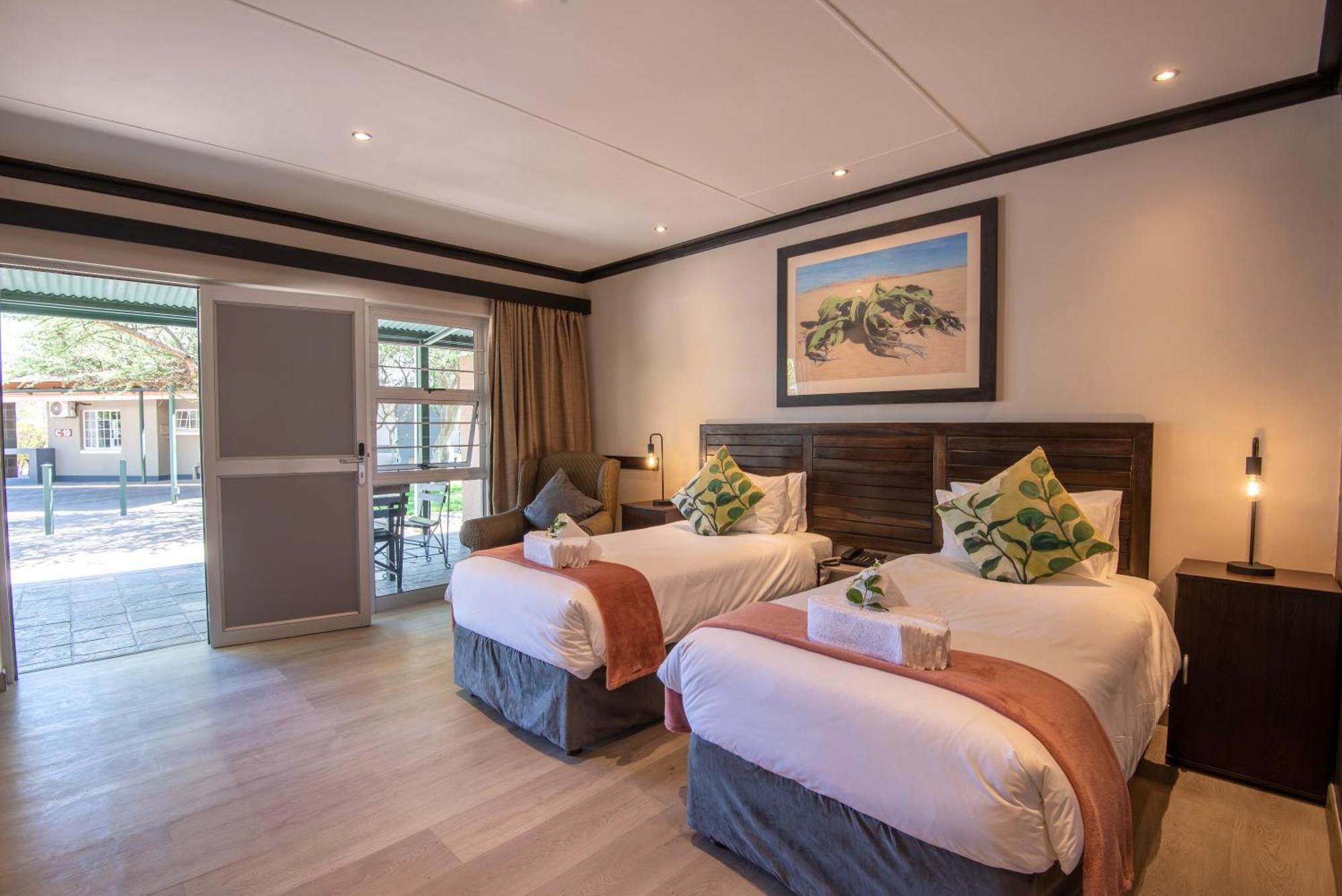 Arebbusch Travel Lodge Windhoek Dış mekan fotoğraf
