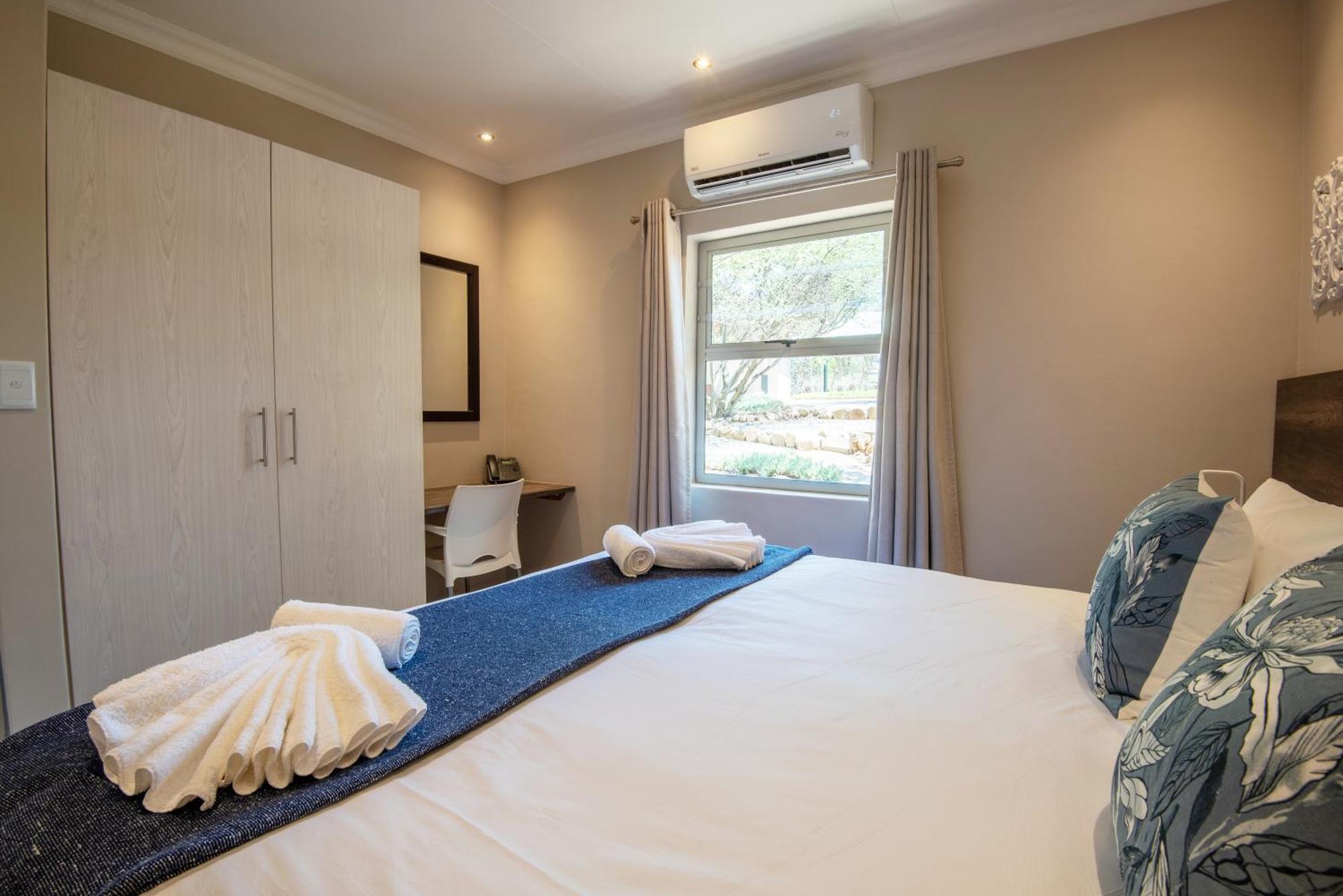 Arebbusch Travel Lodge Windhoek Oda fotoğraf