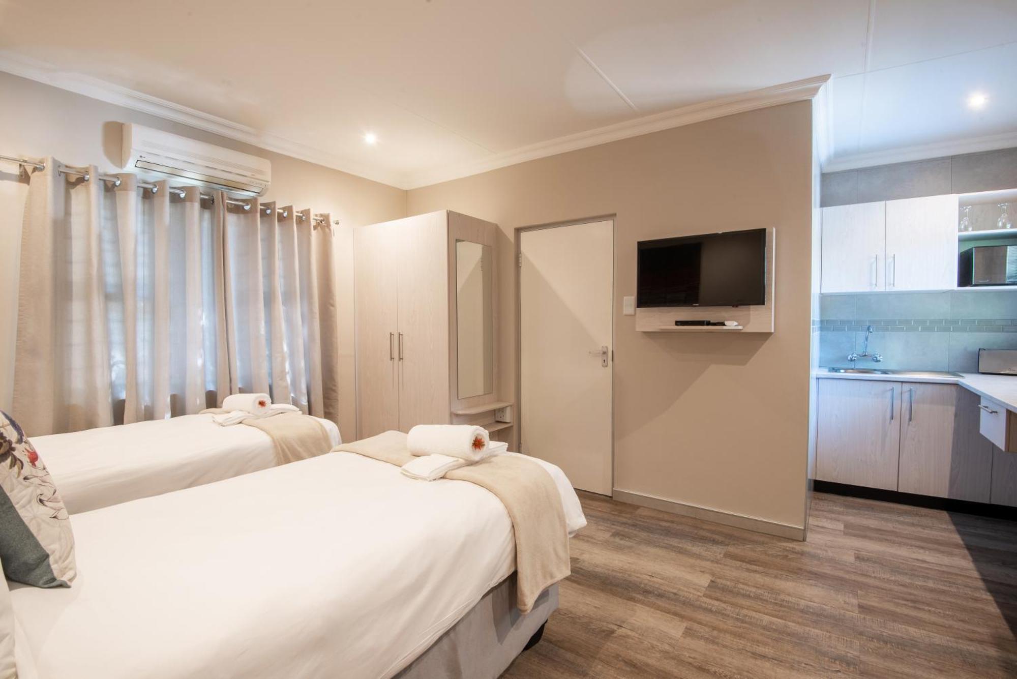 Arebbusch Travel Lodge Windhoek Dış mekan fotoğraf
