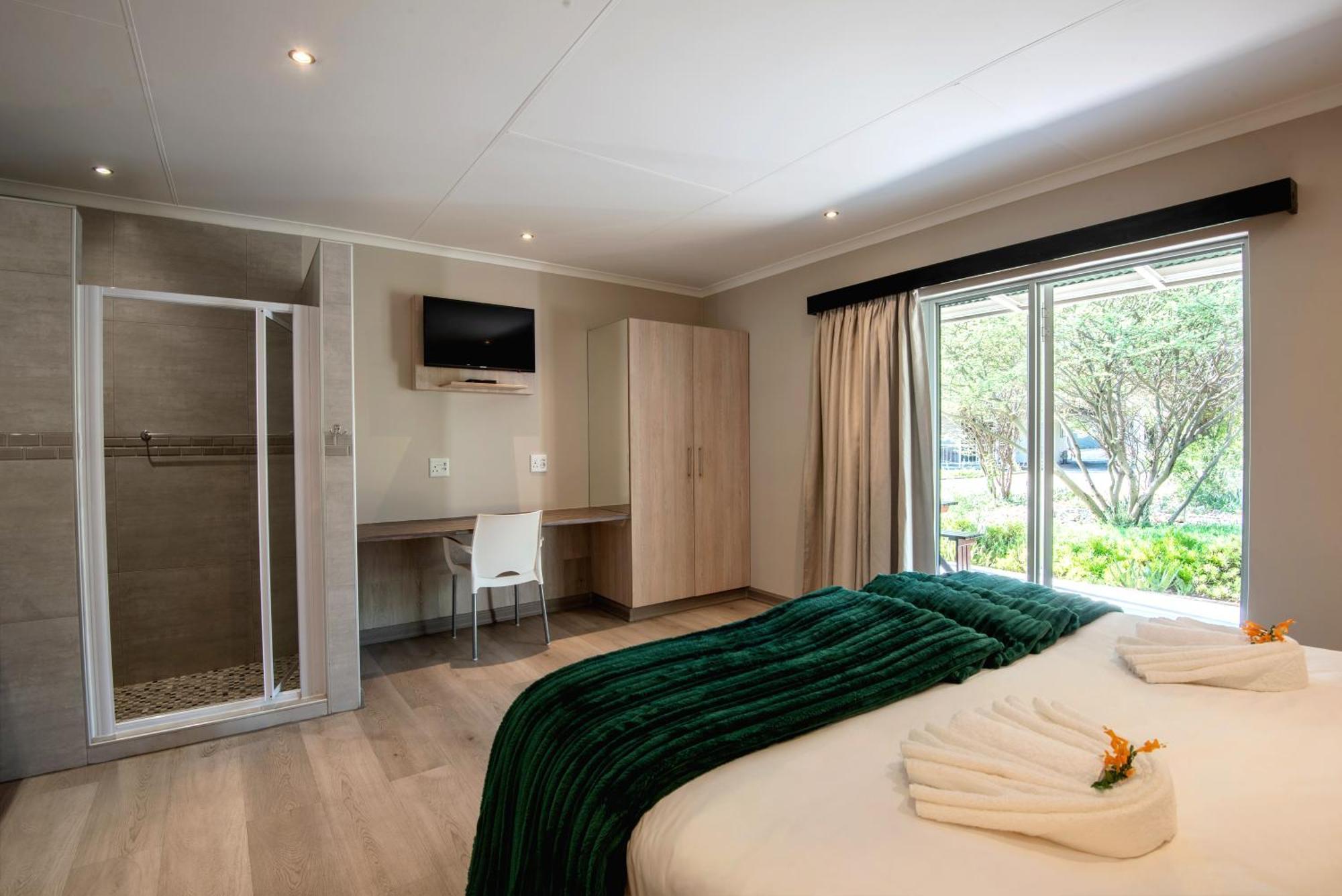 Arebbusch Travel Lodge Windhoek Oda fotoğraf