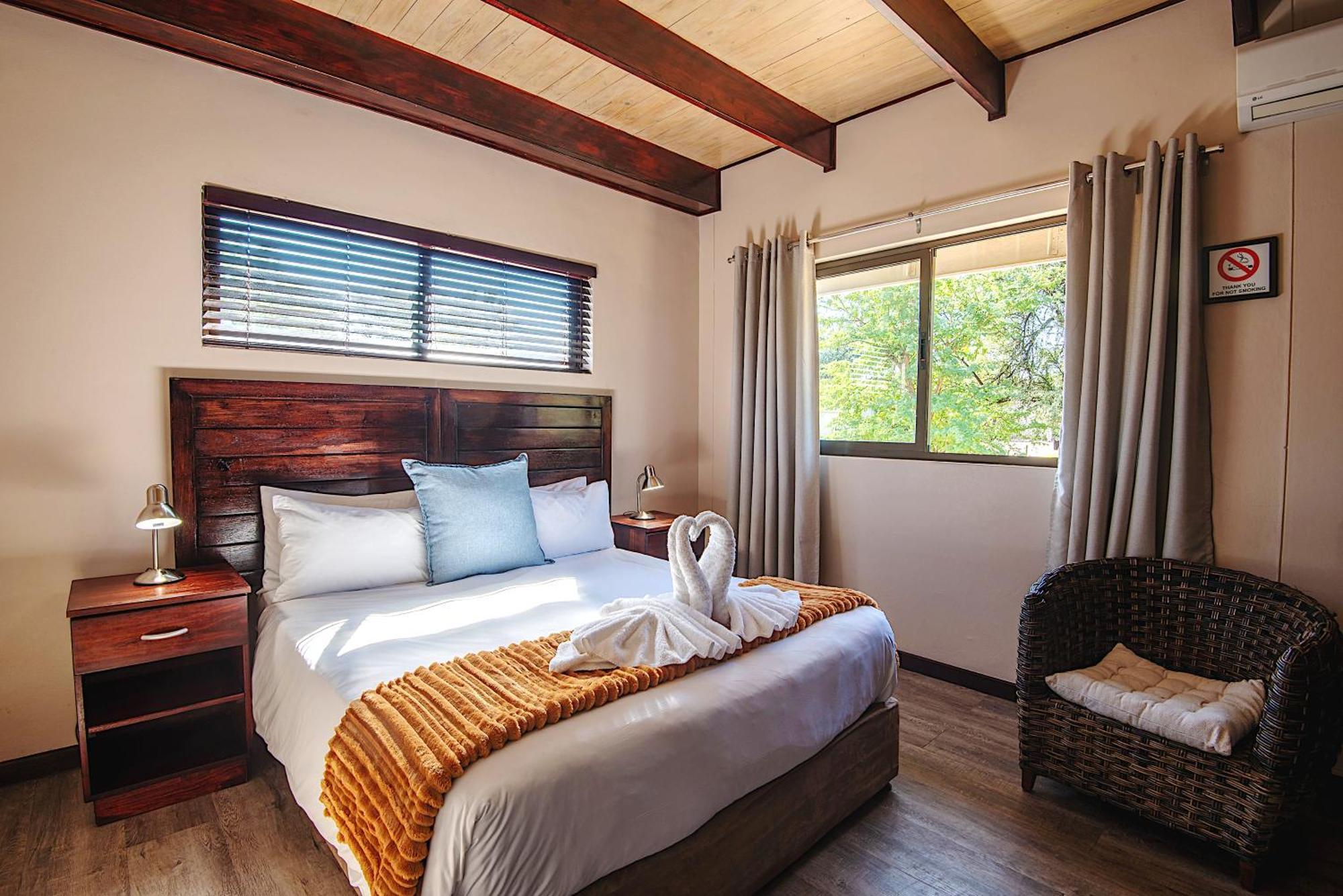 Arebbusch Travel Lodge Windhoek Dış mekan fotoğraf