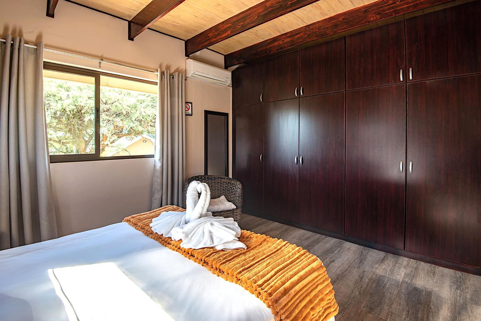 Arebbusch Travel Lodge Windhoek Oda fotoğraf