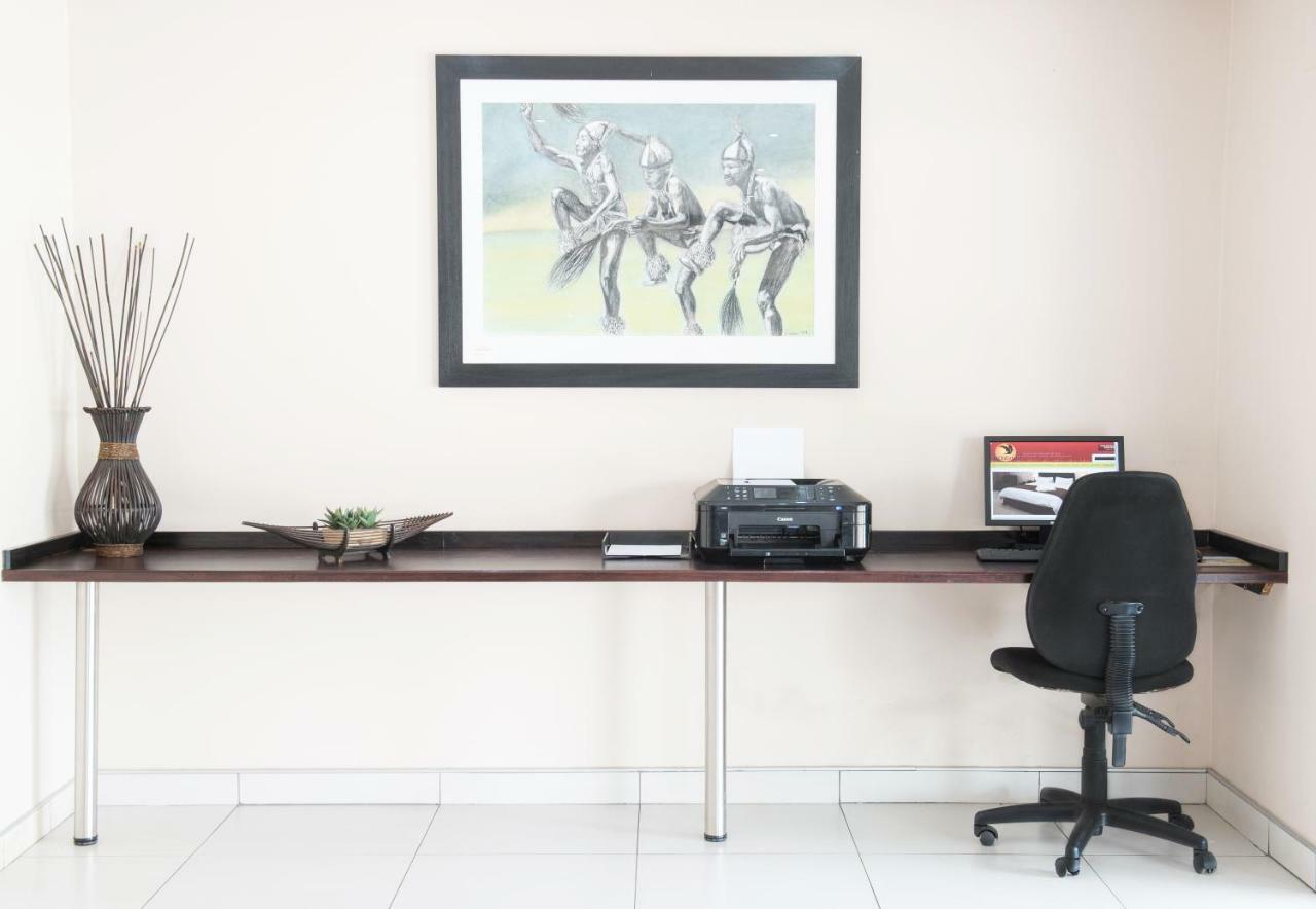 Arebbusch Travel Lodge Windhoek Dış mekan fotoğraf